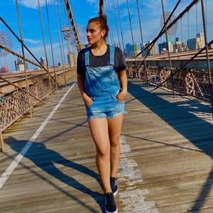 Meet your Posher, Daniela